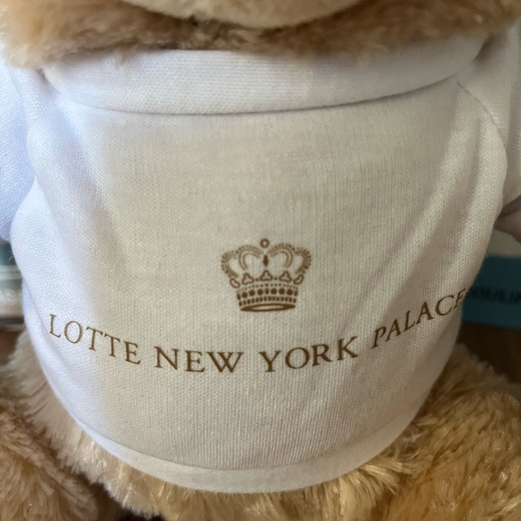 Exclusive Lotte New York Palace Bear 🎩🧸🐻 - Picture 2 of 4